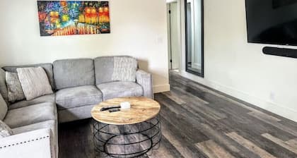 The Bluff House ~Upgraded & Close to town II