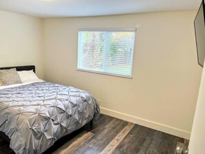 2 bedrooms, desk, free WiFi, bed sheets