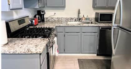 The Bluff House ~Upgraded & Close to town II
