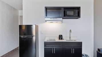 Full-sized fridge, microwave, stovetop, coffee/tea maker