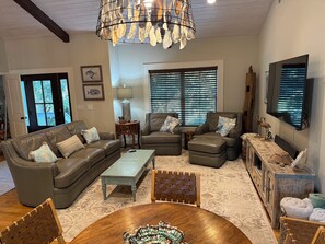 Smart TV, DVD player, stereo - SEABATICAL. Lovely beach house steps to the beach with private pool (Edisto Island)