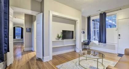 Historic 1925 Apt Near Downtown!