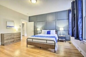 2 bedrooms, desk, iron/ironing board, WiFi