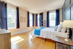 1 bedroom, desk, iron/ironing board, free WiFi - 1925 Historic Raleigh Apt Close to Downtown! (Raleigh)