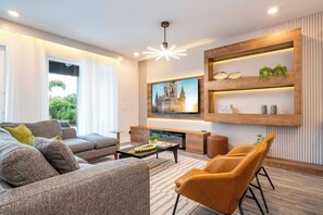 Smart TV, chimenea, videojuegos, futbolito