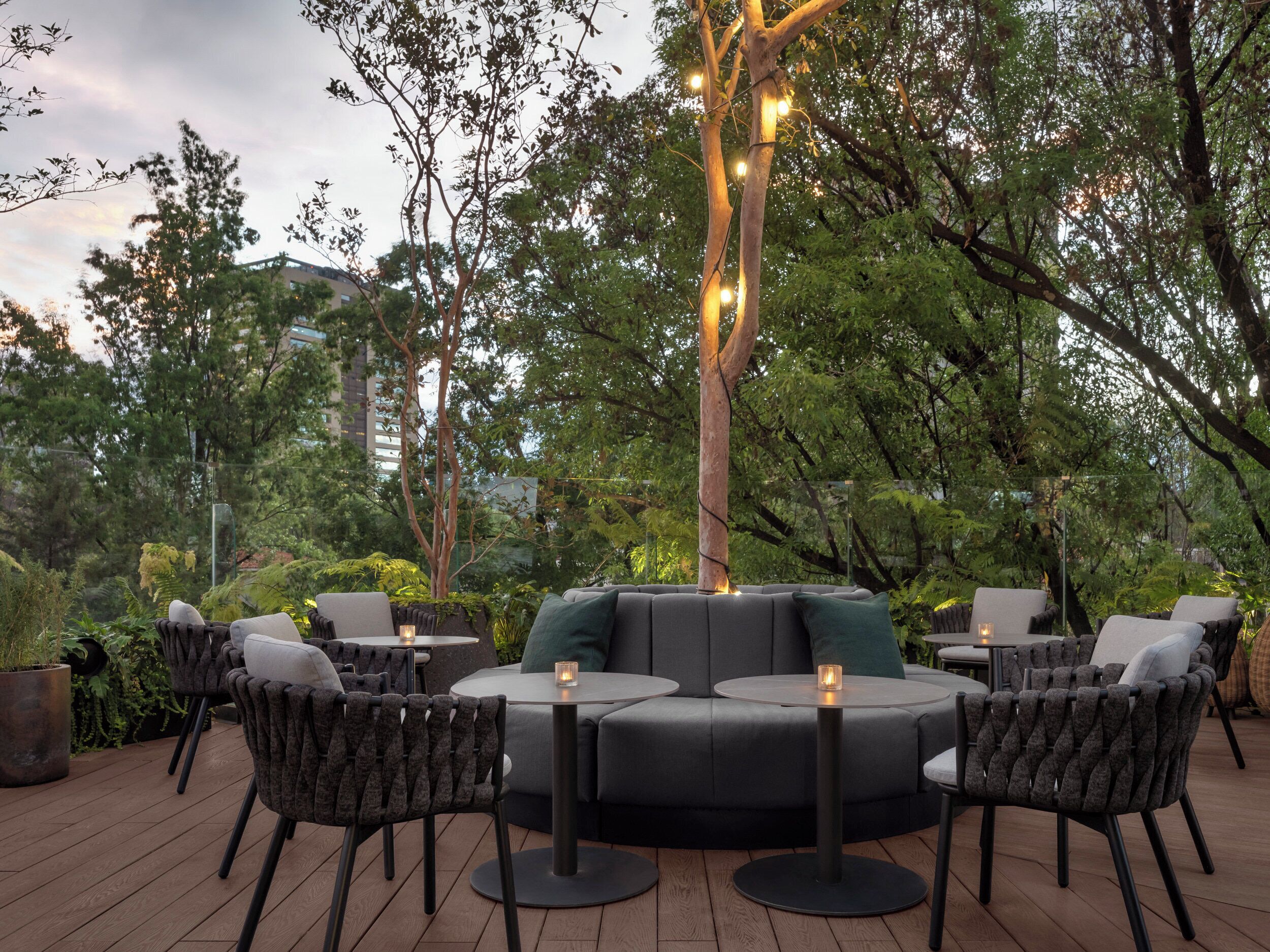 Bar sur le toit, restauration en plein air, ouvert tous les jours