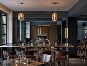 2 restaurants, lunch, dinner served; local and international cuisine  - Kimpton Virgilio Polanco by IHG (Mexico City)