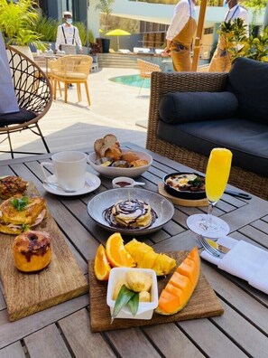 Desayuno completo todos los días (con cargo)