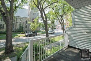 Property grounds - Modern 2 bed/2 bath Condo in Great location
(Winnipeg)