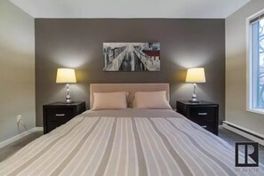 2 bedrooms, WiFi, bed sheets - Modern 2 bed/2 bath Condo in Great location
 (Winnipeg)