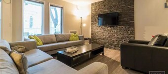 Modern 2 bed/2 bath Condo in Great location
