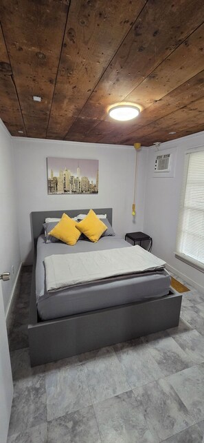 2 chambres, bureau, fer et planche à repasser, accès au Wi-Fi (inclus)