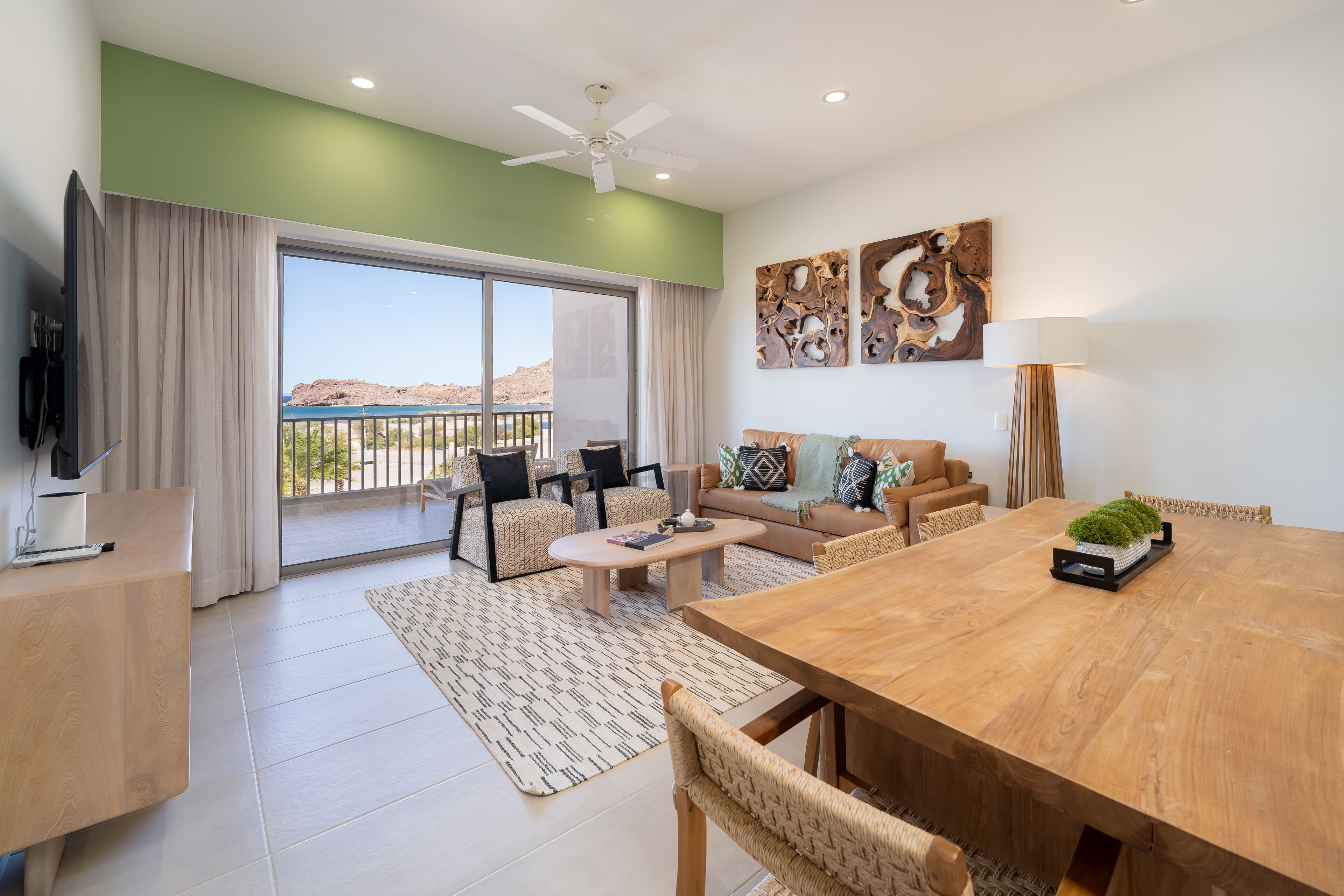 TV, bordtennis og stereoanlegg