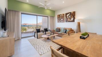 TV, bordtennis og stereoanlegg