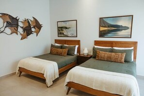 4 chambres, coffres-forts dans les chambres, fer et planche Ă repasser