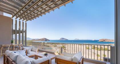 1604 4BR/5BA Oceanfront PH Loreto @ Danzante Bay