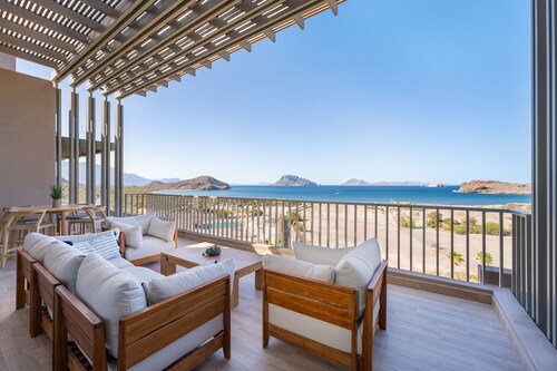 1604 4BR/5BA Oceanfront PH Loreto @ Danzante Bay