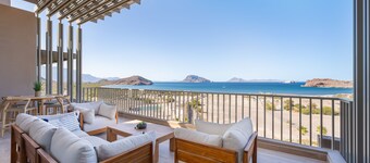 1604 4BR/5BA Oceanfront PH Loreto @ Danzante Bay