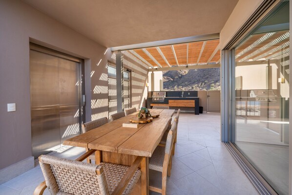 Outdoor dining