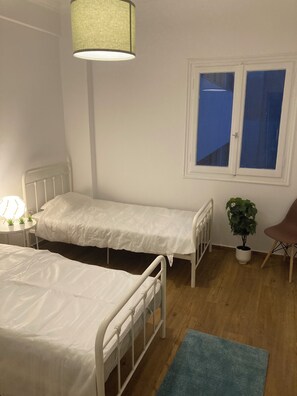 2 bedrooms, bed sheets - 2 Bedroom Apartment With Sunny Terrace in Central Athens (Athina)