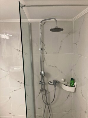 Towels, soap, shampoo, toilet paper - 2 Bedroom Apartment With Sunny Terrace in Central Athens (Athina)