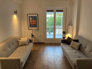 Living area - 2 Bedroom Apartment With Sunny Terrace in Central Athens (Athina)