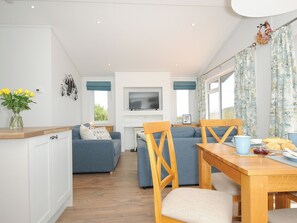 Dining - Midway Lodge (Torpoint)