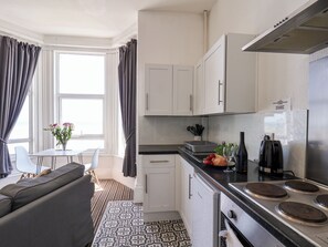 Fridge, electric kettle, toaster, cookware/dishes/utensils - 6 Beach View @ Beaconsfield House (Bridlington)