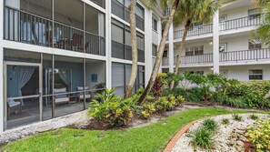 Condo, 2 quartos | Fachada