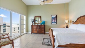 3 habitaciones y espacio para trabajar con laptop