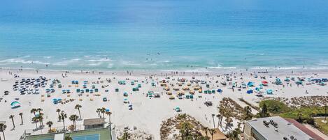 Condo, 3 habitaciones | Playa | En la playa