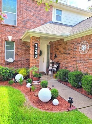 Exterior detail - Beautiful, modern and big house @ Houston/IAH (Humble)