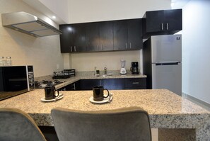 Fridge, microwave, stovetop, dishwasher