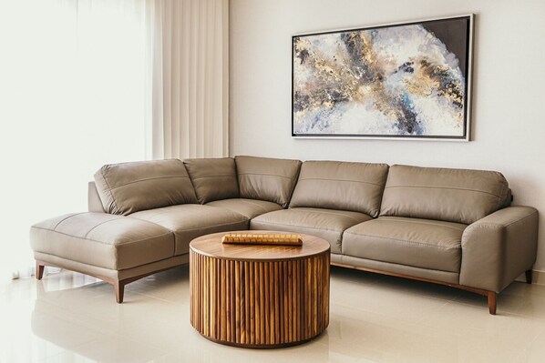 Apartamento, 2 quartos | Área de estar | Smart TV
