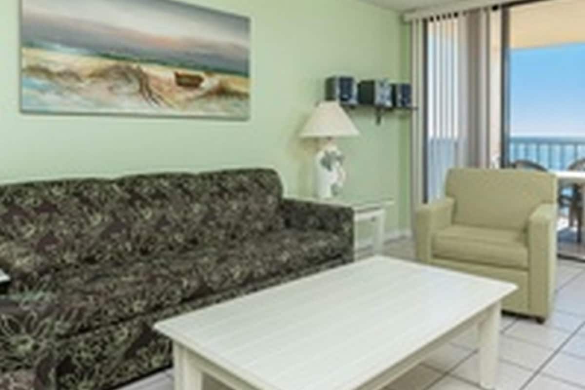 Condo, 1 Bedroom | Living area