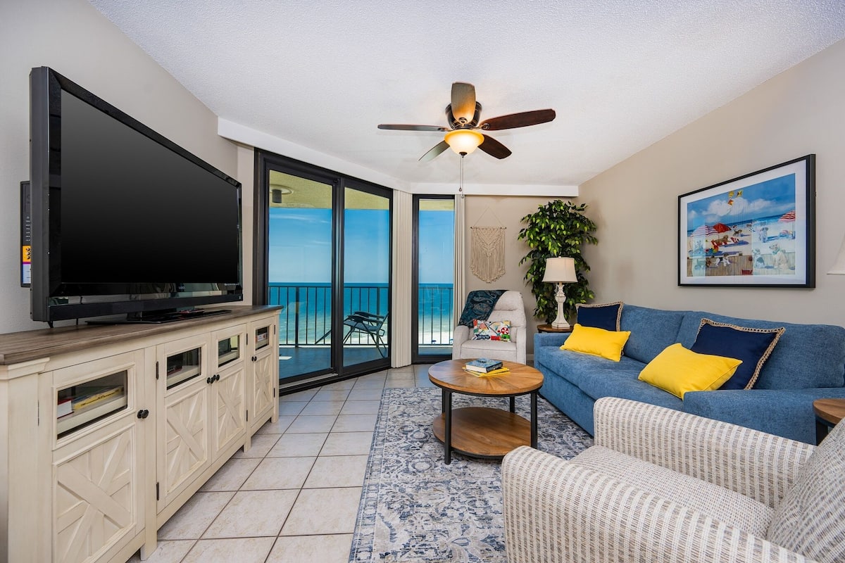 Condo, 2 Bedrooms | Living area