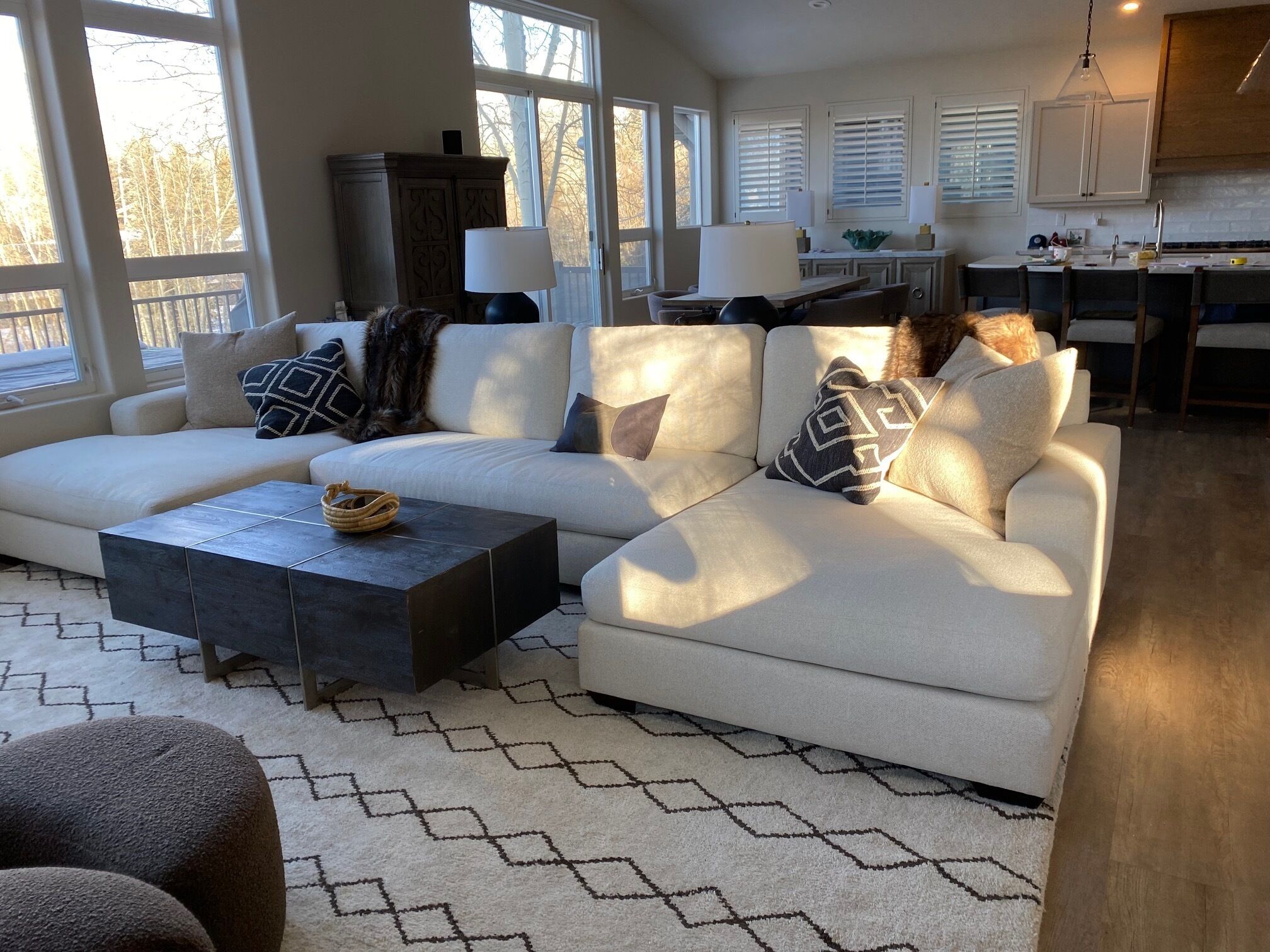 Smart-TV, Kamin, Stereoanlage