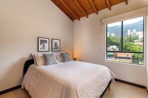 2 bedrooms, iron/ironing board, free WiFi, bed sheets - Cool design 2BR Flat in El Poblado with pool & gym (Medellín)