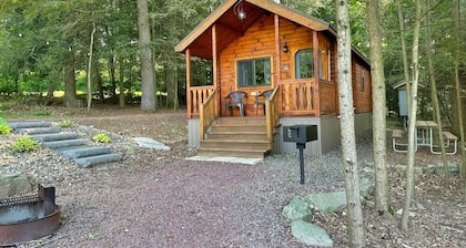 Luxury Cabin - Located at Lakewood Park Campground Firepit/Fireplace/Private Bathroom/Lake access
