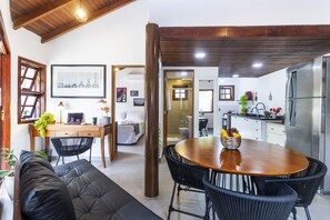 Villa | Living area - Casa Charmosa com Piscina - Barra do Una (São Sebastião)