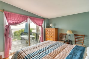 2 bedrooms, iron/ironing board, internet, bed sheets