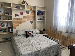 Suíte família, 1 quarto | Individualmente decorados, individualmente mobiliados, cortinas blackout