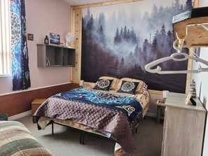 Traditional Studio Suite | Individually decorated, individually furnished, blackout drapes