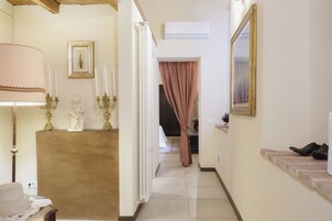 Suite clásica | Ropa de cama de alta calidad, edredones de plumas, minibar y wifi gratis