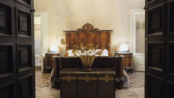 Deluxe Room | 1 bedroom, premium bedding, down comforters, minibar