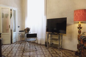 Ropa de cama de alta calidad, cubrecamas, minibar y wifi gratis 