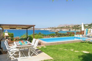 Villa (4 Bedrooms) | Exterior