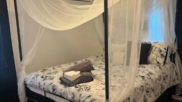 2 bedrooms, in-room safe, desk, iron/ironing board