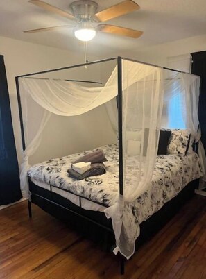 2 bedrooms, in-room safe, desk, iron/ironing board