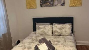 2 bedrooms, in-room safe, desk, iron/ironing board